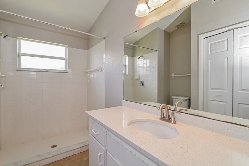 1,650/Mo, 3740 Imperial Dr Winter Haven, FL 33880 Main Bathroom View