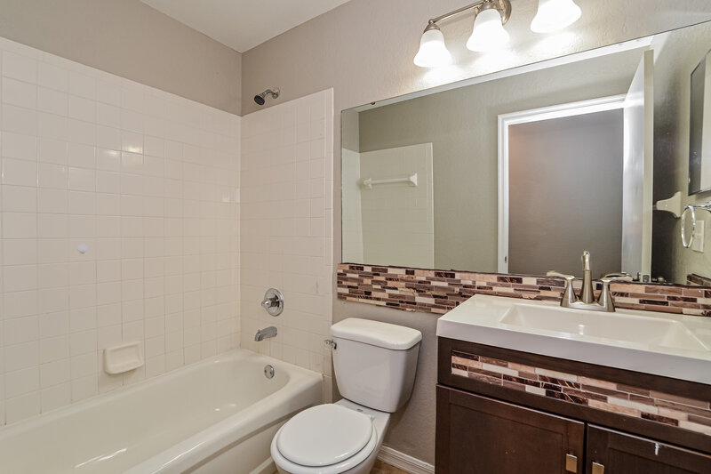 1,650/Mo, 3740 Imperial Dr Winter Haven, FL 33880 Bathroom View