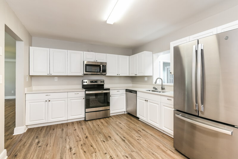 2,240/Mo, 515 S Nekoma Ave Lake Alfred, FL 33850 Kitchen View 2