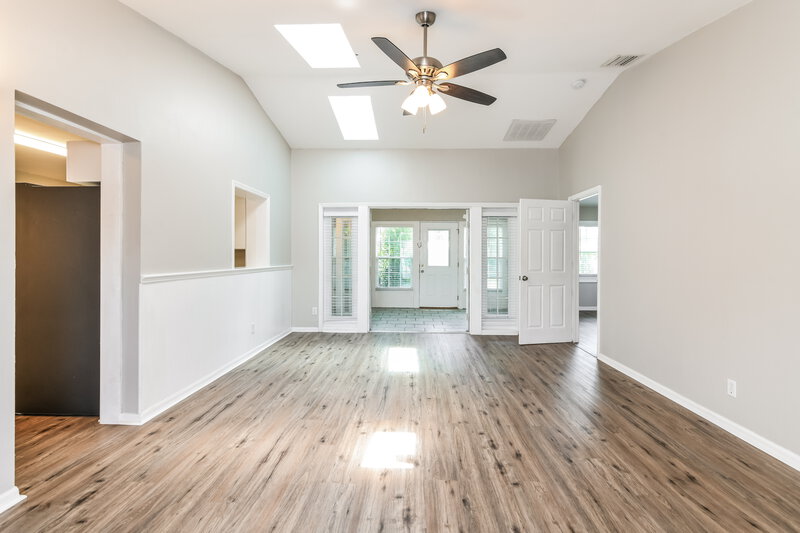 2,240/Mo, 515 S Nekoma Ave Lake Alfred, FL 33850 Family Room View