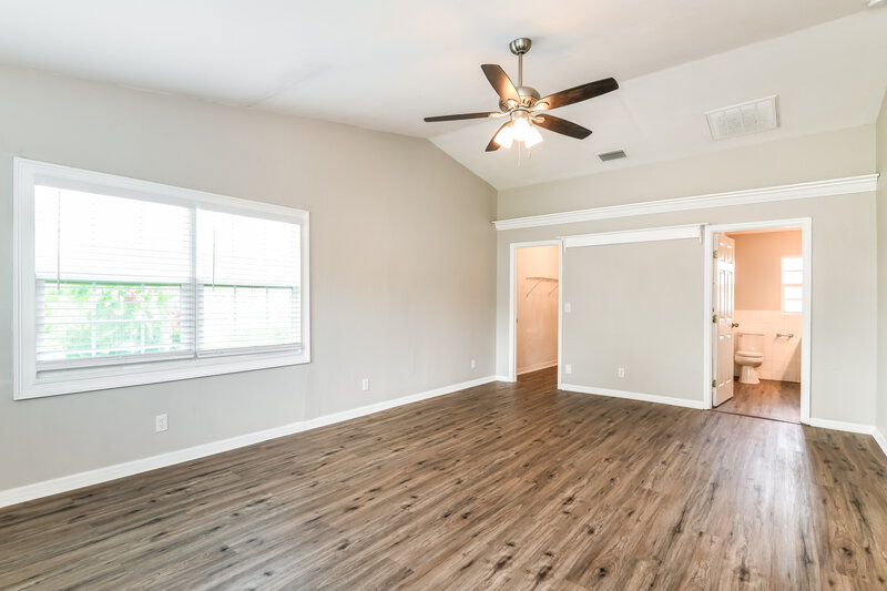 2,240/Mo, 515 S Nekoma Ave Lake Alfred, FL 33850 Main Bedroom View 2