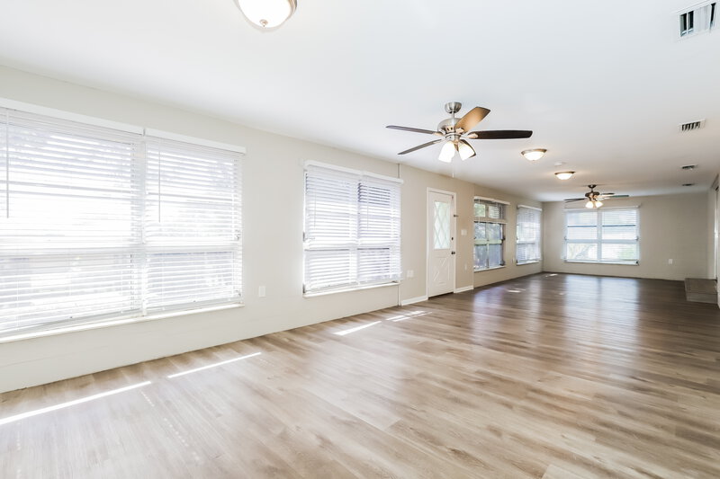 1,870/Mo, 144 Shelley Dr Winter Haven, FL 33884 Living Room View 3