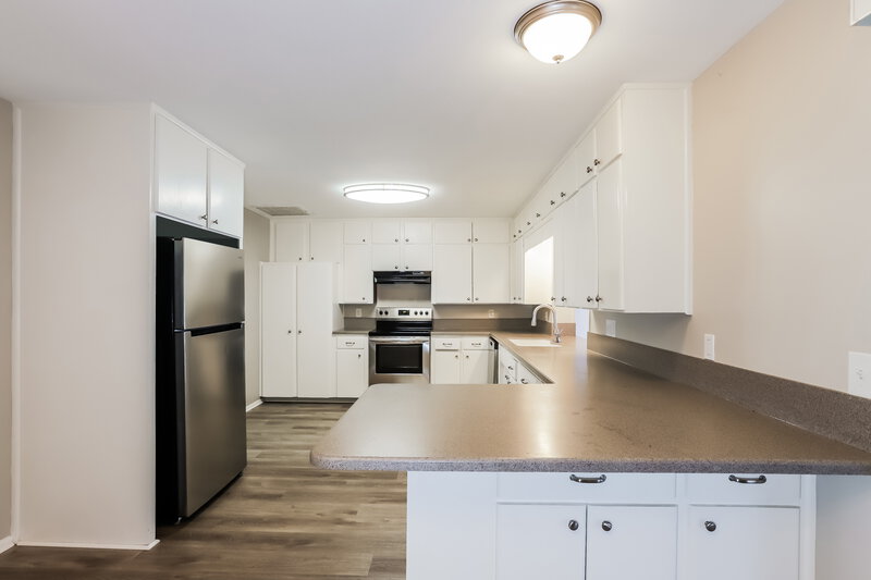 1,870/Mo, 144 Shelley Dr Winter Haven, FL 33884 Kitchen View