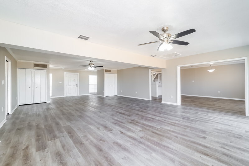 2,225/Mo, 1033 Campbell Ave Lake Wales, FL 33853 Living Room View
