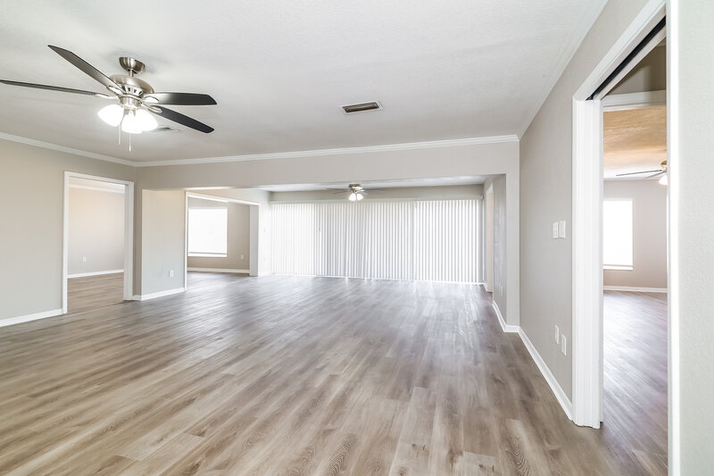 2,225/Mo, 1033 Campbell Ave Lake Wales, FL 33853 Living Room View 2