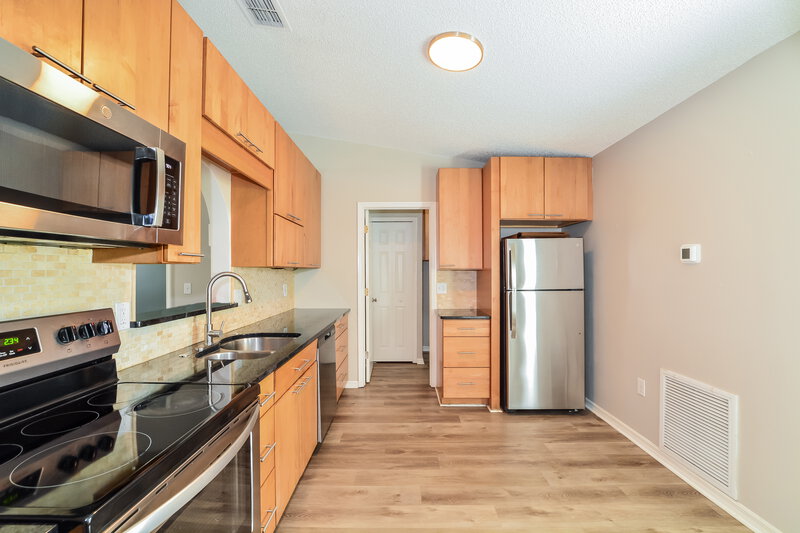 2,075/Mo, 4351 Pembridge Ave Orlando, FL 32826 Kitchen View
