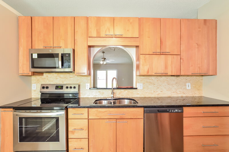 2,075/Mo, 4351 Pembridge Ave Orlando, FL 32826 Kitchen View 2