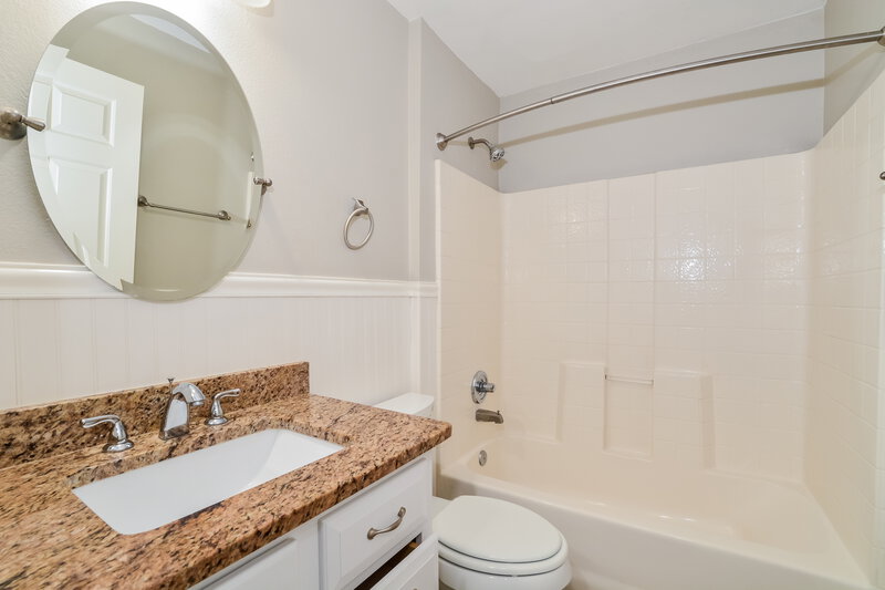 2,075/Mo, 4351 Pembridge Ave Orlando, FL 32826 Bathroom View