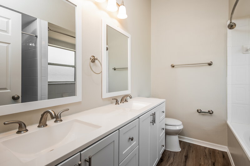 3,070/Mo, 2717 Andes Way Saint Cloud, FL 34769 Main Bathroom View