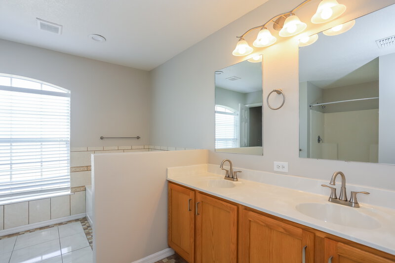 2,240/Mo, 15 Lake McLeod Dr Eagle Lake, FL 33839 Misc View 7