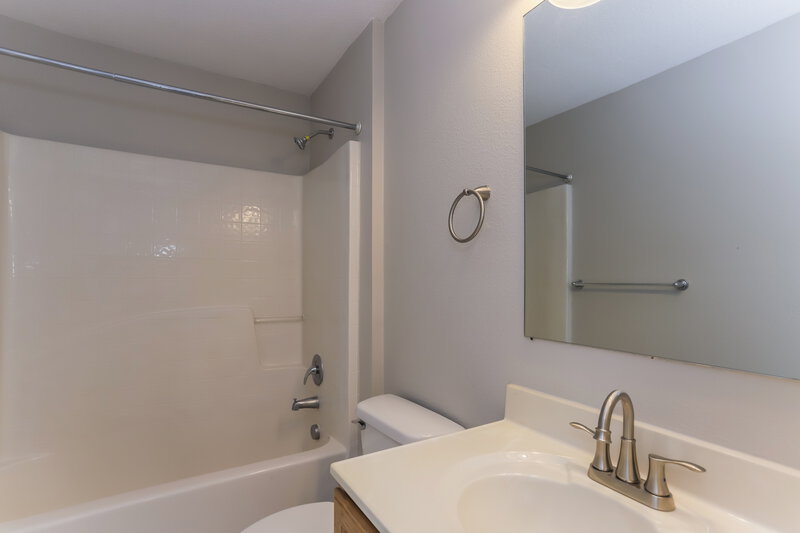 2,240/Mo, 15 Lake McLeod Dr Eagle Lake, FL 33839 Misc View 12