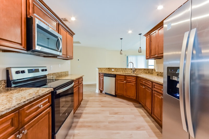 0/Mo, 748 Tomlinson Ter Lake Mary, FL 32746 Kitchen View 2