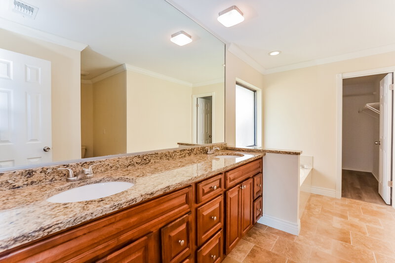 0/Mo, 748 Tomlinson Ter Lake Mary, FL 32746 Main Bathroom View