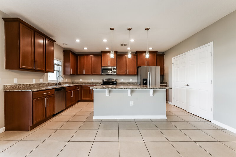 2,590/Mo, 3809 Gulf Shore Cir Kissimmee, FL 34746 Kitchen View 2