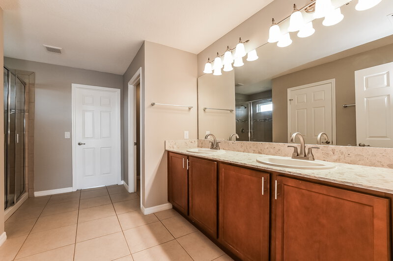 2,590/Mo, 3809 Gulf Shore Cir Kissimmee, FL 34746 Main Bathroom View