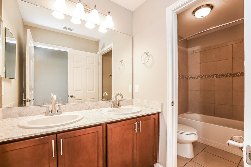 2,590/Mo, 3809 Gulf Shore Cir Kissimmee, FL 34746 Bathroom View