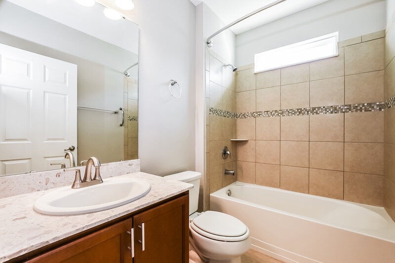 2,590/Mo, 3809 Gulf Shore Cir Kissimmee, FL 34746 Bathroom View 2