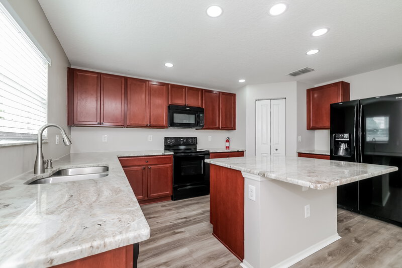 2,500/Mo, 1438 Sawgrass Pointe Dr Orlando, FL 32824 Kitchen View