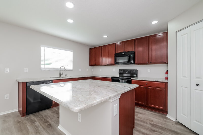 2,500/Mo, 1438 Sawgrass Pointe Dr Orlando, FL 32824 Kitchen View 2