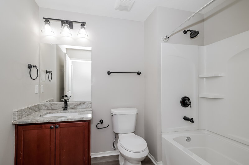 2,500/Mo, 1438 Sawgrass Pointe Dr Orlando, FL 32824 Bathroom View