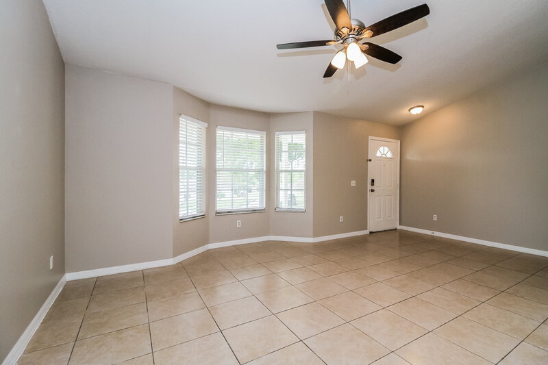 2,045/Mo, 301 Morningview Dr Eustis, FL 32726 Living Room View
