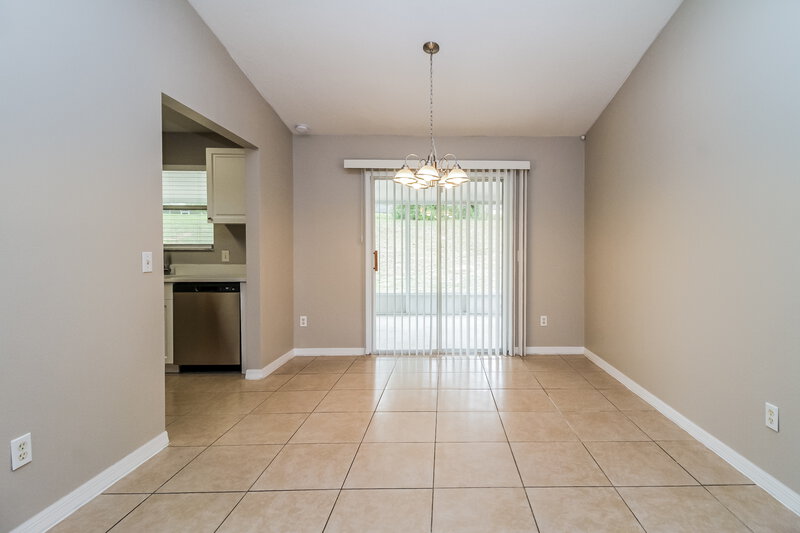 2,045/Mo, 301 Morningview Dr Eustis, FL 32726 Dining Room View