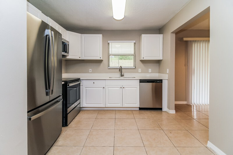 2,045/Mo, 301 Morningview Dr Eustis, FL 32726 Kitchen View