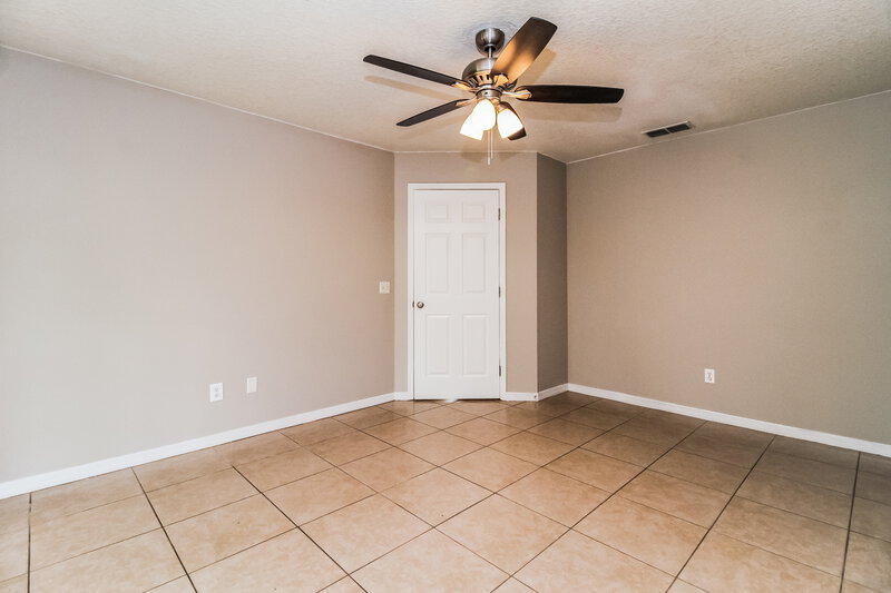 2,045/Mo, 301 Morningview Dr Eustis, FL 32726 Main Bedroom View 2