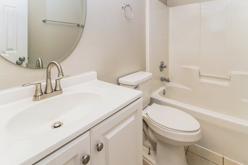 2,045/Mo, 301 Morningview Dr Eustis, FL 32726 Bathroom View