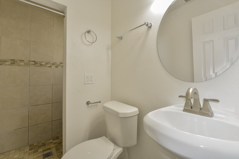 2,520/Mo, 817 Avon Ct Lake Mary, FL 32746 Bathroom View