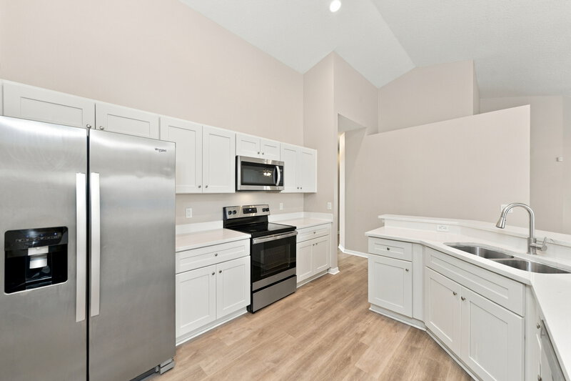 2,660/Mo, 813 Rogers Ct Casselberry, FL 32707 Kitchen View 2