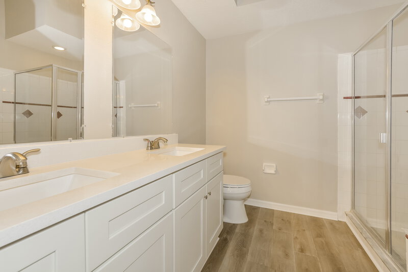 2,660/Mo, 813 Rogers Ct Casselberry, FL 32707 Main Bathroom View
