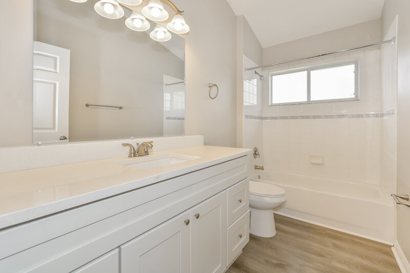 2,660/Mo, 813 Rogers Ct Casselberry, FL 32707 Bathroom View