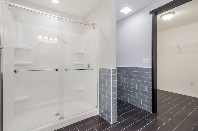 1,825/Mo, 2290 Bexley Dr Tavares, FL 32778 Main Bathroom View