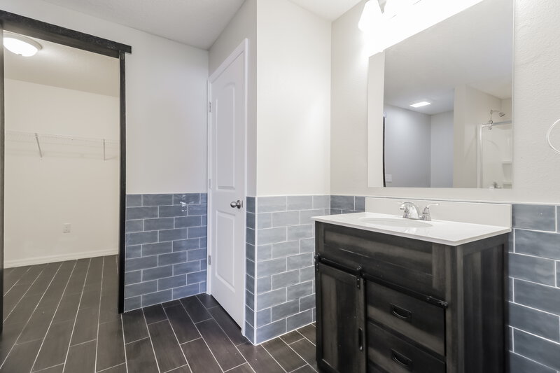 1,825/Mo, 2290 Bexley Dr Tavares, FL 32778 Main Bathroom View 2