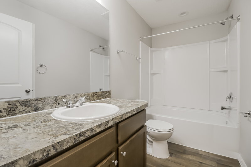 1,825/Mo, 2290 Bexley Dr Tavares, FL 32778 Bathroom View