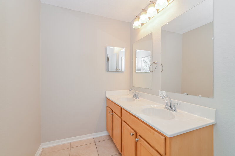 2,475/Mo, 4630 Salamander St Saint Cloud, FL 34772 Main Bathroom View