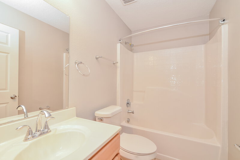 2,475/Mo, 4630 Salamander St Saint Cloud, FL 34772 Bathroom View 2