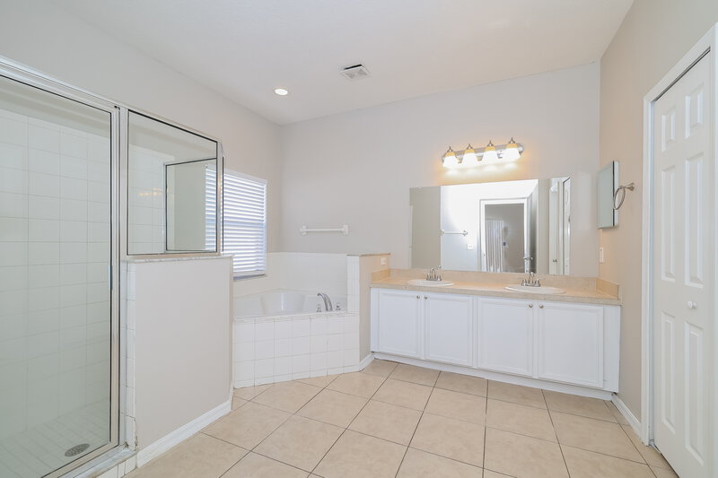 2,290/Mo, 4469 Cherry Branch Ct Kissimmee, FL 34758 Main Bathroom View