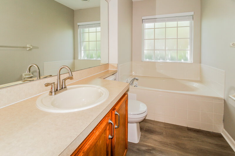 2,365/Mo, 1925 Island Walk Dr Orlando, FL 32824 Main Bathroom View