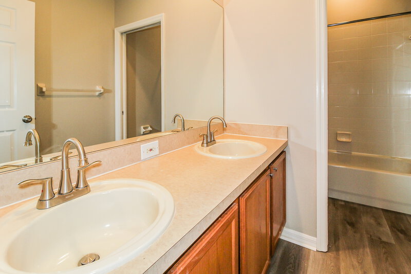 2,365/Mo, 1925 Island Walk Dr Orlando, FL 32824 Bathroom View