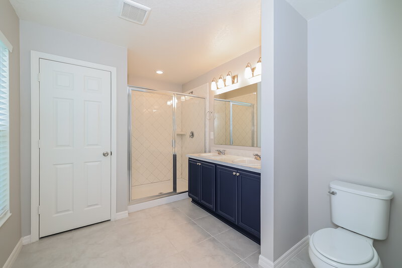 2,390/Mo, 5016 Golden River Ln Saint Cloud, FL 34771 Main Bathroom View