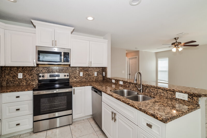 2,620/Mo, 3263 Fairfield Dr Kissimmee, FL 34743 Kitchen View 2