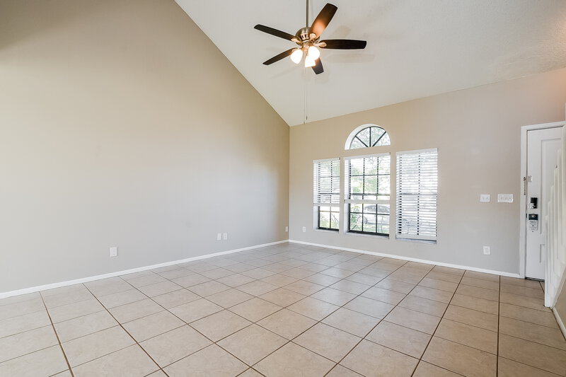 2,130/Mo, 1034 Burnett St Oviedo, FL 32765 Living Room View