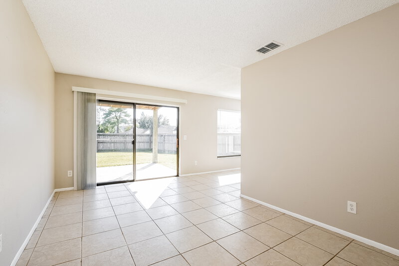 2,130/Mo, 1034 Burnett St Oviedo, FL 32765 Living Room View 2