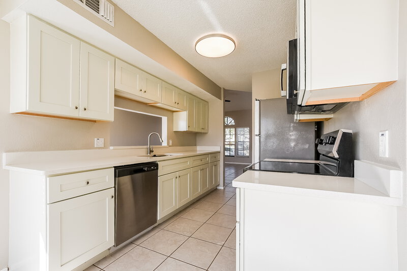 2,130/Mo, 1034 Burnett St Oviedo, FL 32765 Kitchen View