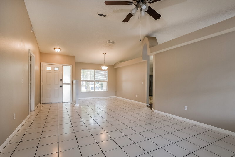 2,095/Mo, 3732 Running Deer Dr Orlando, FL 32829 Living Room View 2