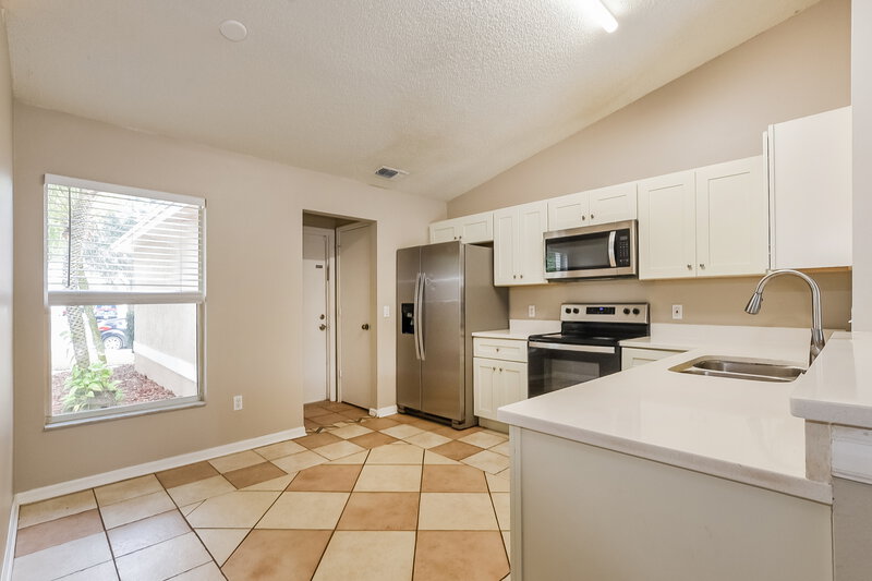 2,095/Mo, 3732 Running Deer Dr Orlando, FL 32829 Kitchen View