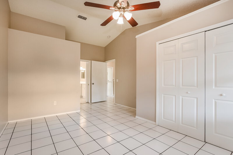 2,095/Mo, 3732 Running Deer Dr Orlando, FL 32829 Main Bedroom View 2