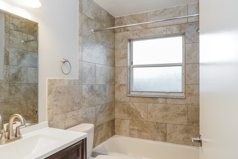 2,410/Mo, 11860 Shotgate Ct Orlando, FL 32837 Bathroom View